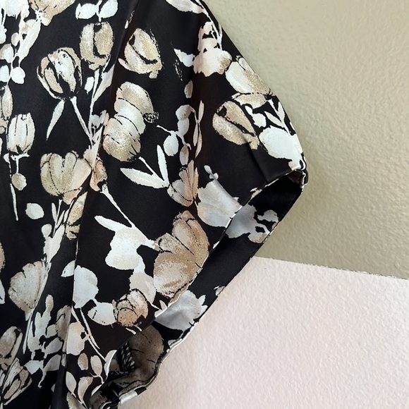 White House Black Market Tulip Floral Print Short Sleeve Blouse Size XS - Picture 6 of 6